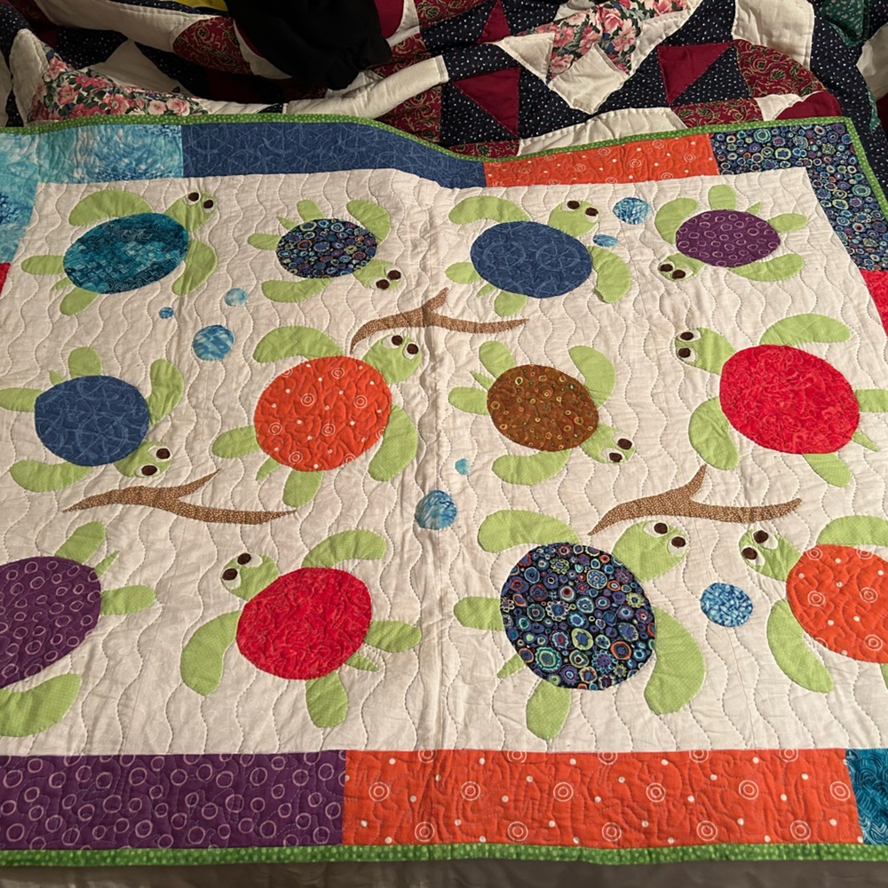 Homemade patchwork hand & machine sewing turtles quilt 48”x37”